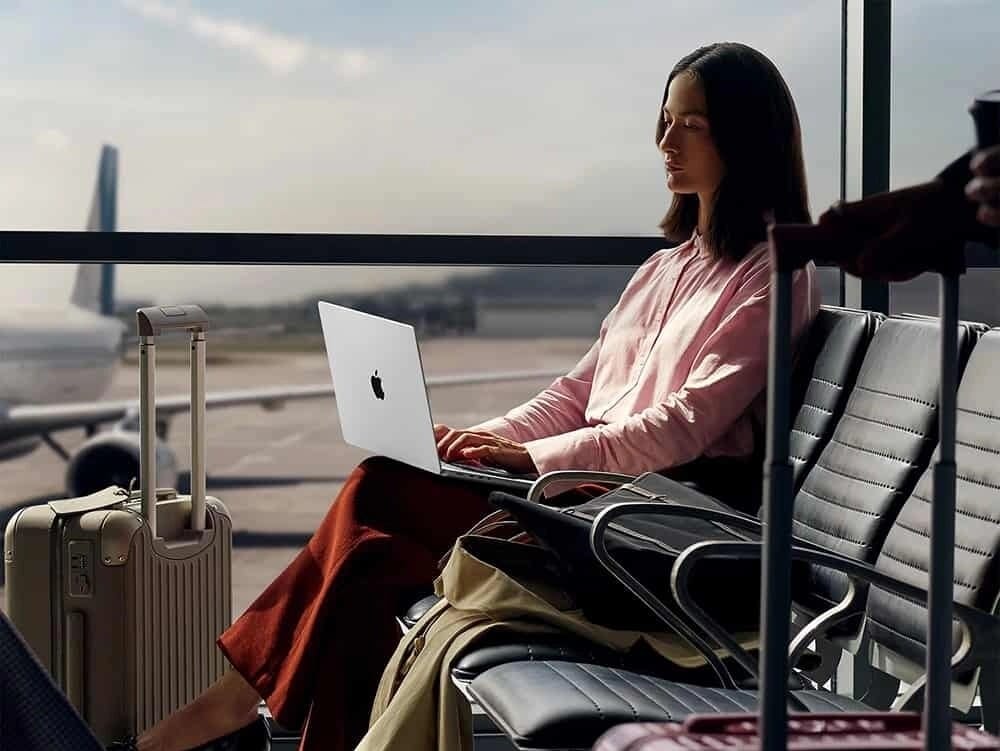 Apple MacBook Pro 14 inci M5 2025 warna Space Black