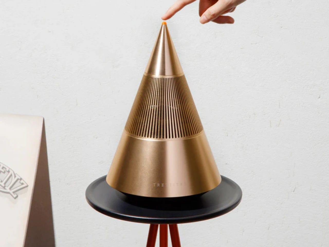 Desain geometris audio speaker Tresound Mini berbentuk kerucut