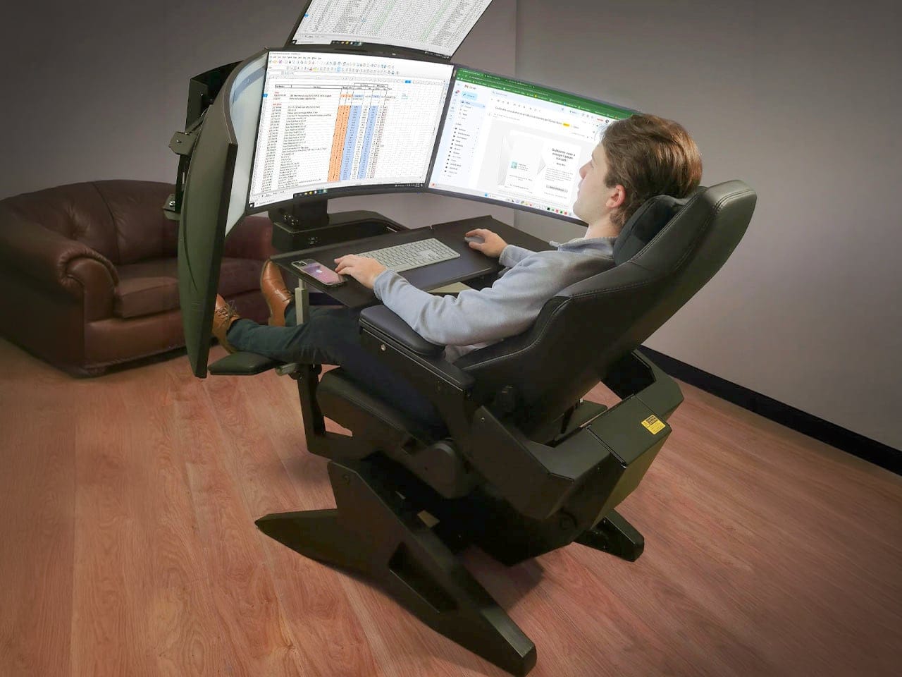 Desain stasiun kerja ergonomis Emperor S2 dengan kursi zero gravity
