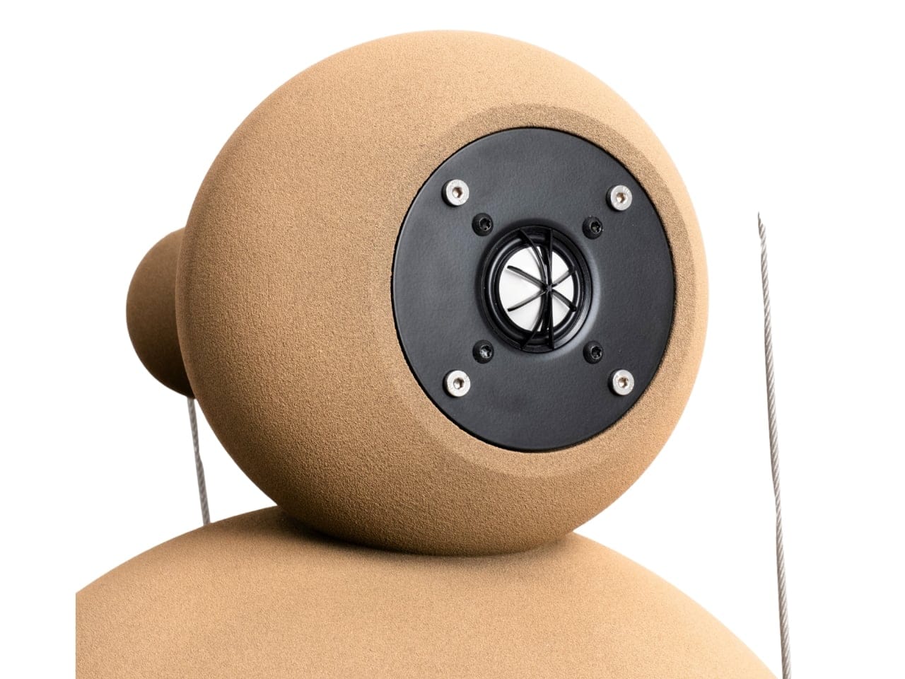 Koleksi sound sculpture speaker artistik sebagai pajangan mewah ruang tamu modern