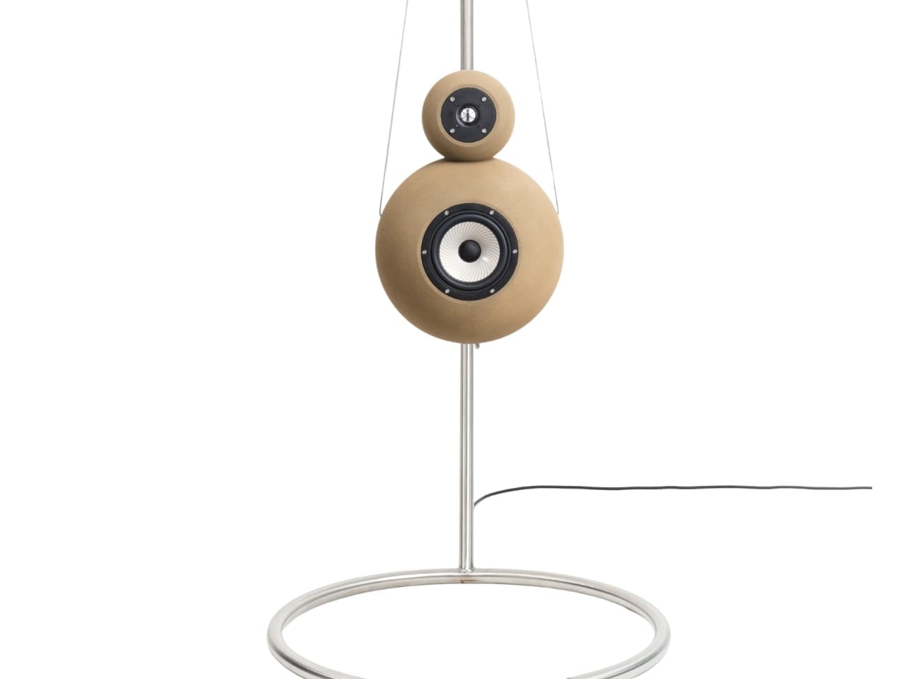 Koleksi sound sculpture speaker artistik sebagai pajangan mewah ruang tamu modern