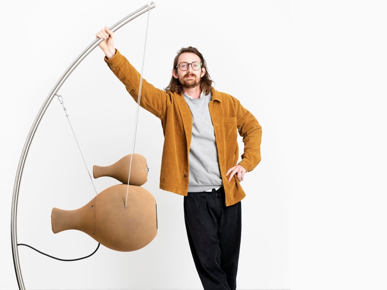 Koleksi sound sculpture speaker artistik sebagai pajangan mewah ruang tamu modern