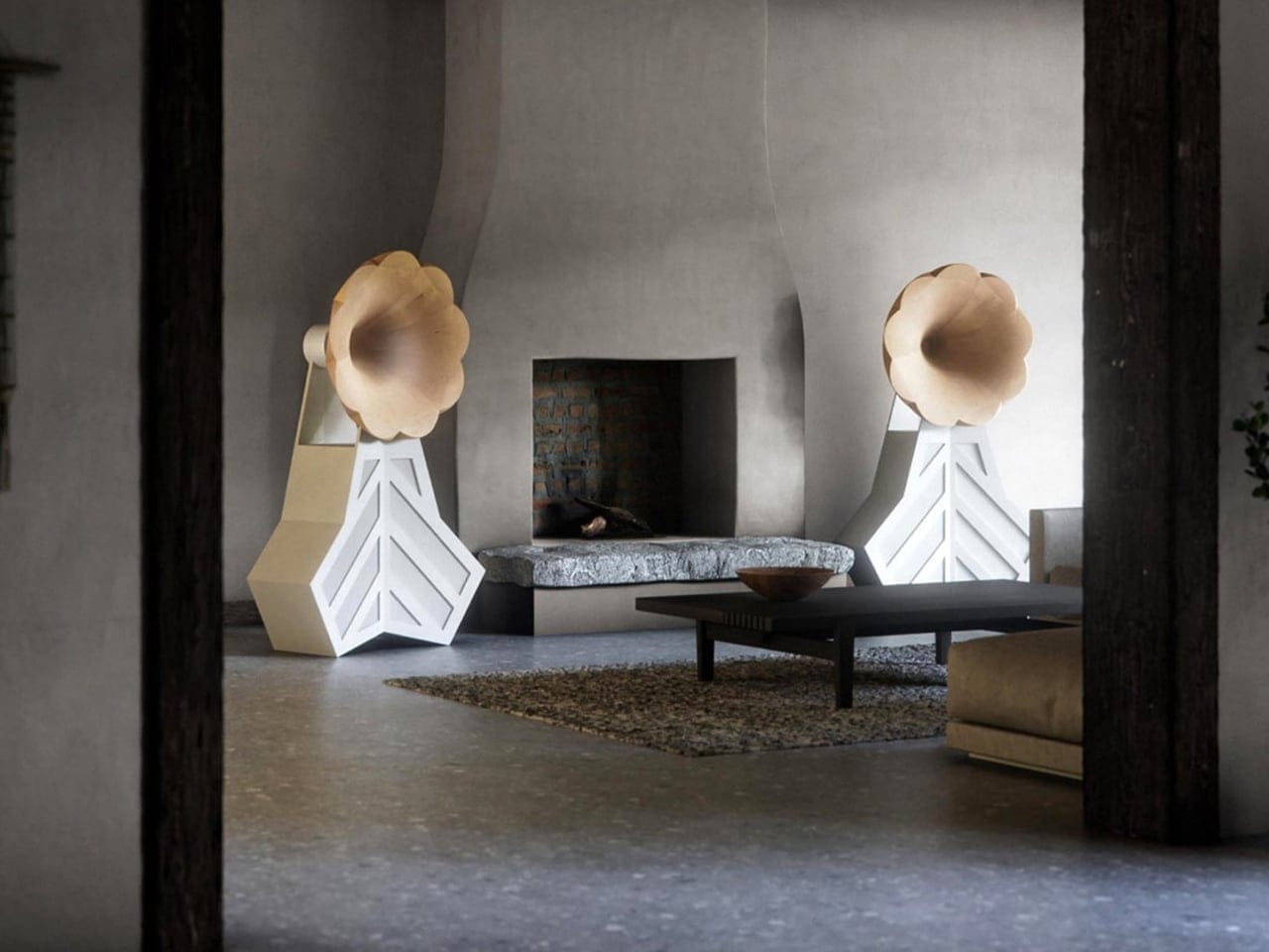 Koleksi sound sculpture speaker artistik sebagai pajangan mewah ruang tamu modern