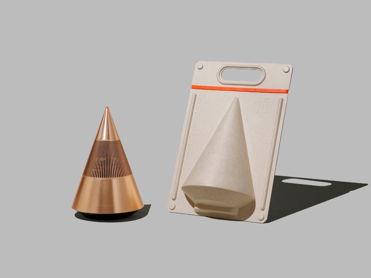 Koleksi sound sculpture speaker artistik sebagai pajangan mewah ruang tamu modern