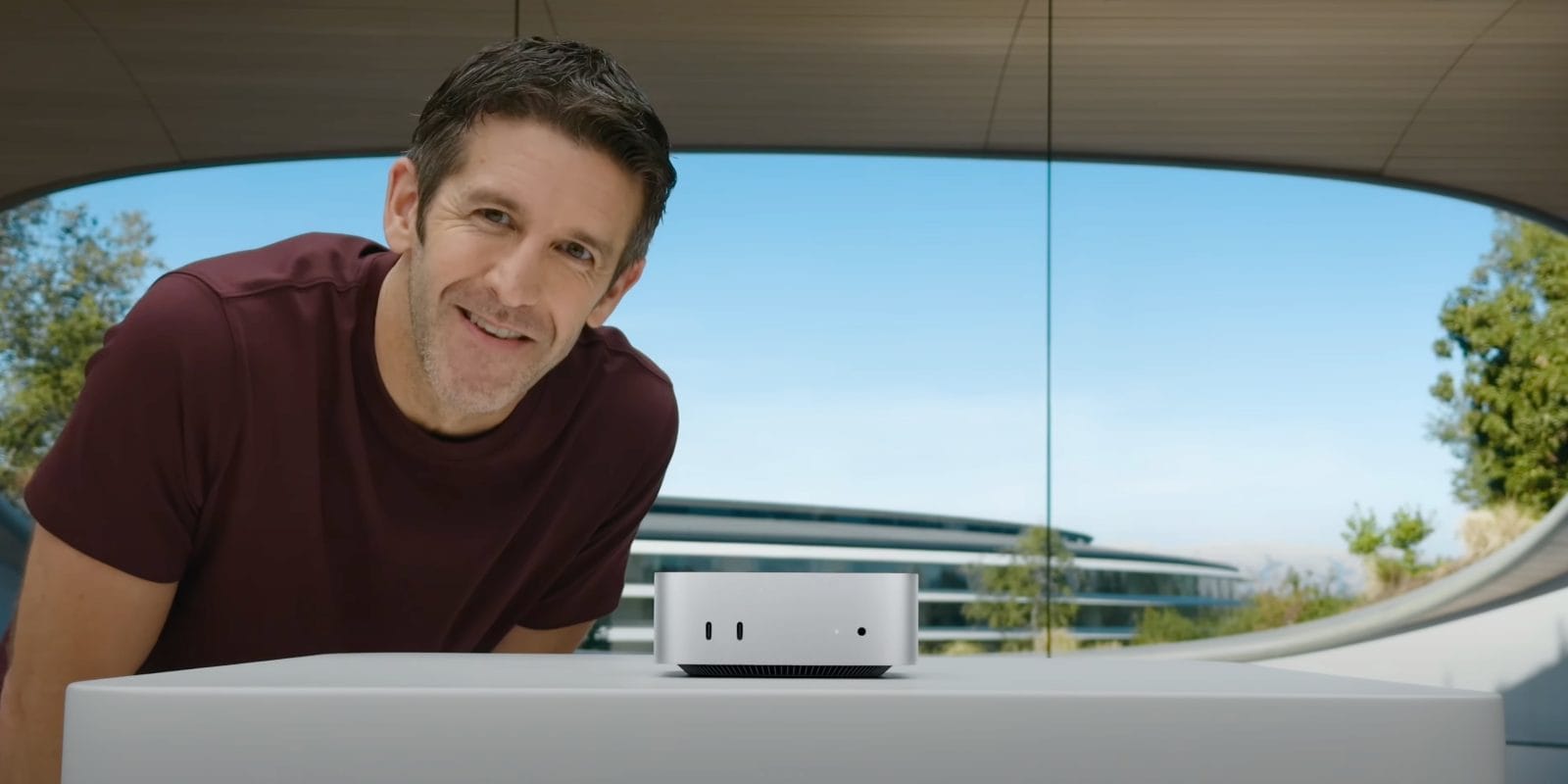 Perangkat Mac mini terbaru Apple dengan desain kompak khas era kepemimpinan baru