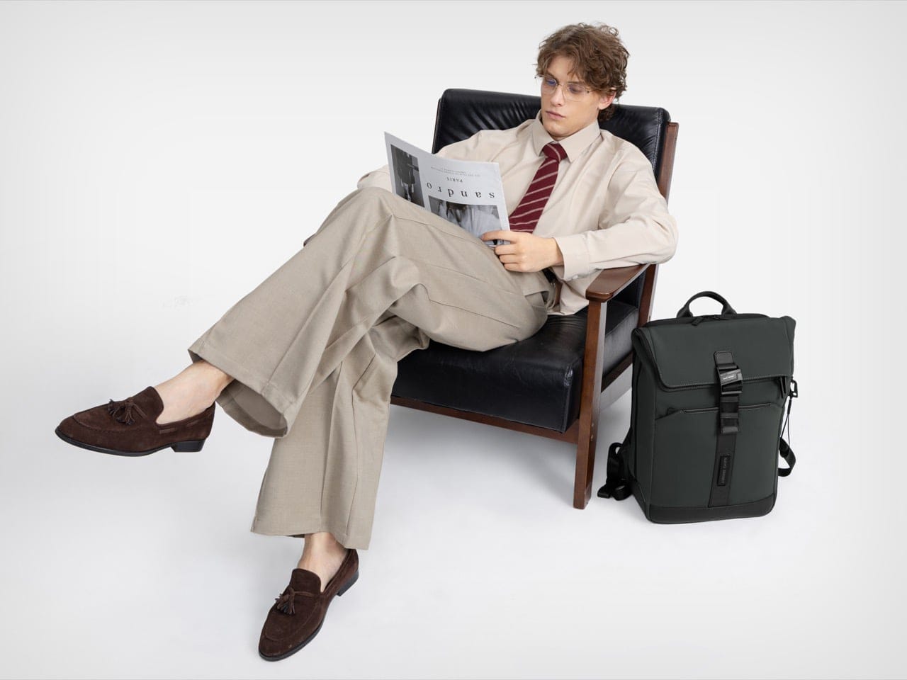 Punggung tas Herman Pro yang dilengkapi panel akses langsung ke kompartemen laptop dan tali luggage strap.
