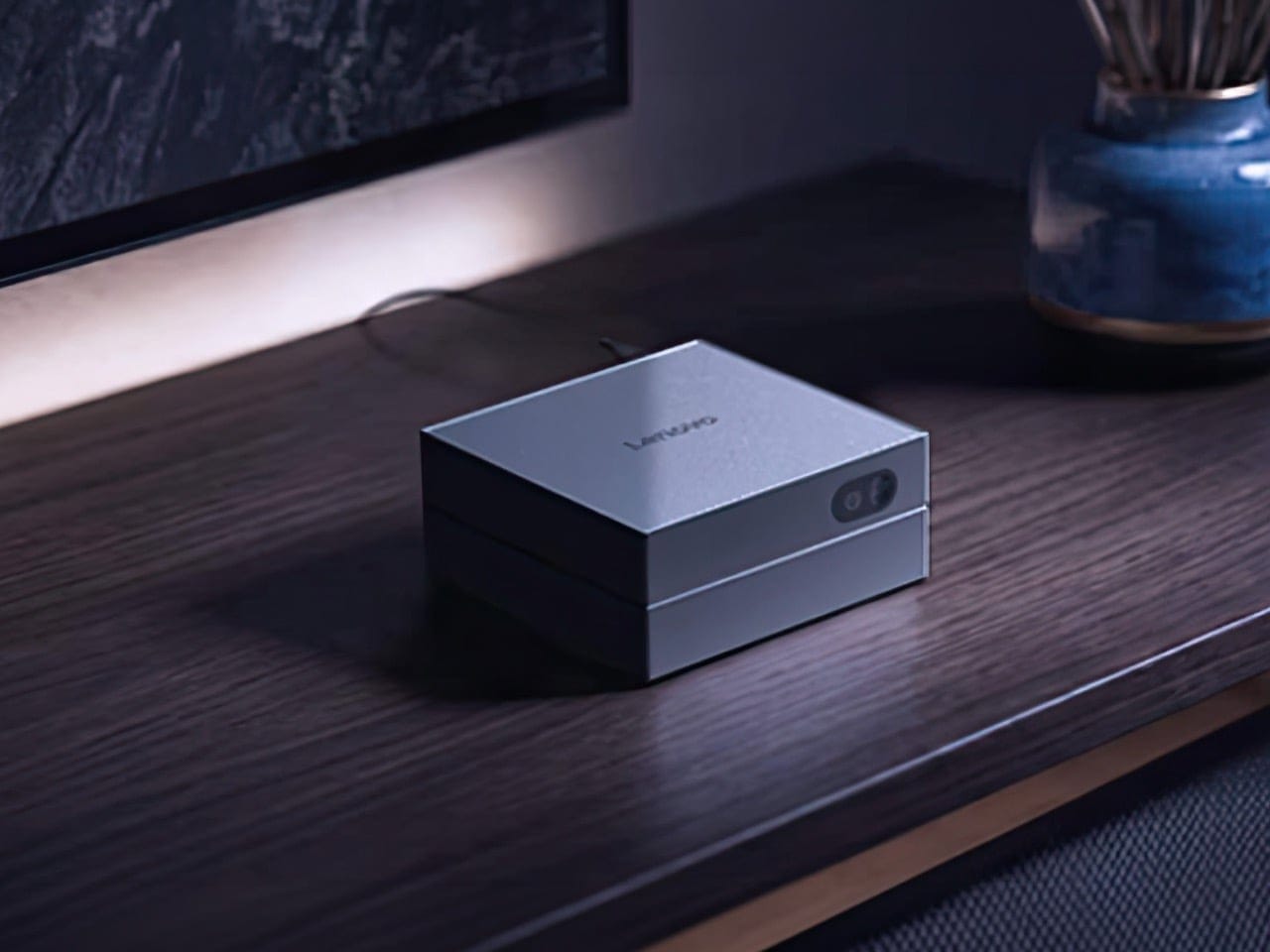 Tampak depan Lenovo AI Host Mini yang menyala