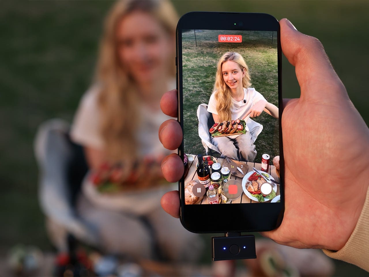 Tampilan seluruh isi paket Saramonic Air SE termasuk windscreen dan tas jinjing.